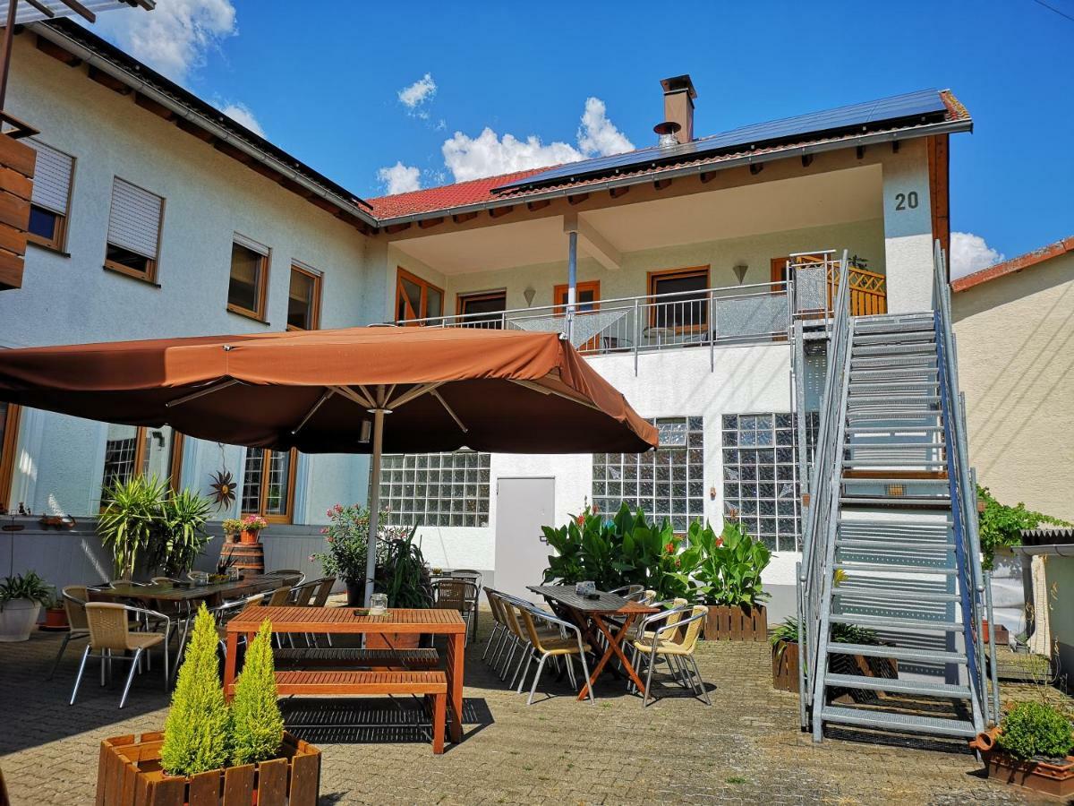 Gasthaus Zum Loewen Seckach Bagian luar foto